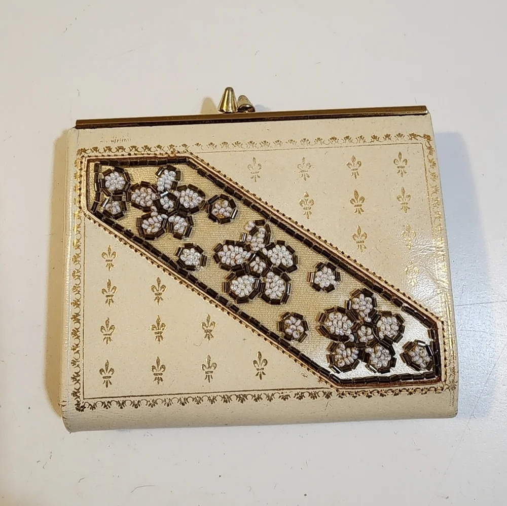 Daniel de Paris Vintage Ivory leather small Beaded  coins wallet